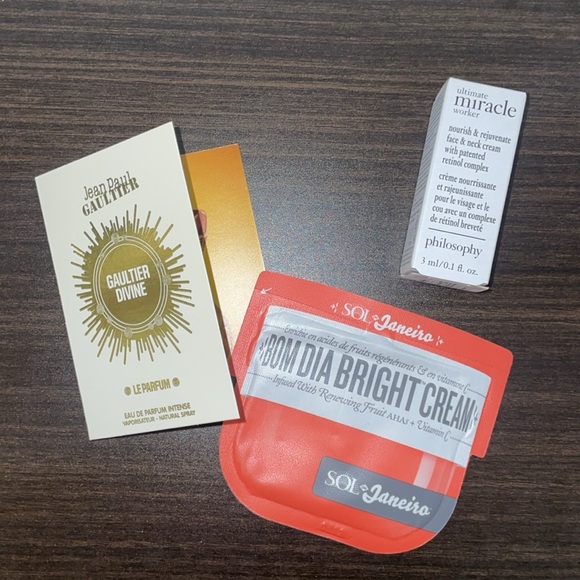 Beauty Samples Bundle ✨ - Picture 5 of 7